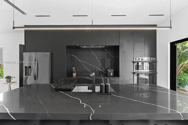 Building Photo - 445 NE 76th St