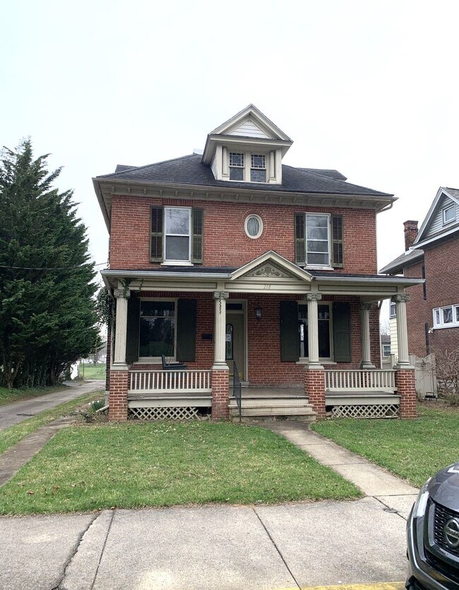 Building Photo - 218 N Prince St