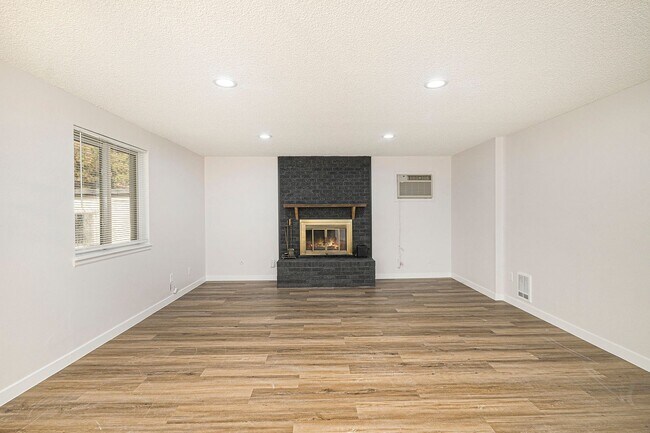 Building Photo - Spacious 3-Bedroom Upper Unit with Garage & Private Yard