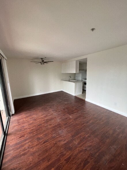 Building Photo - 101 W Canada