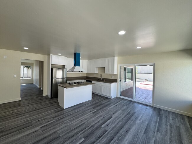 Building Photo - 916 Avenida Ysidora