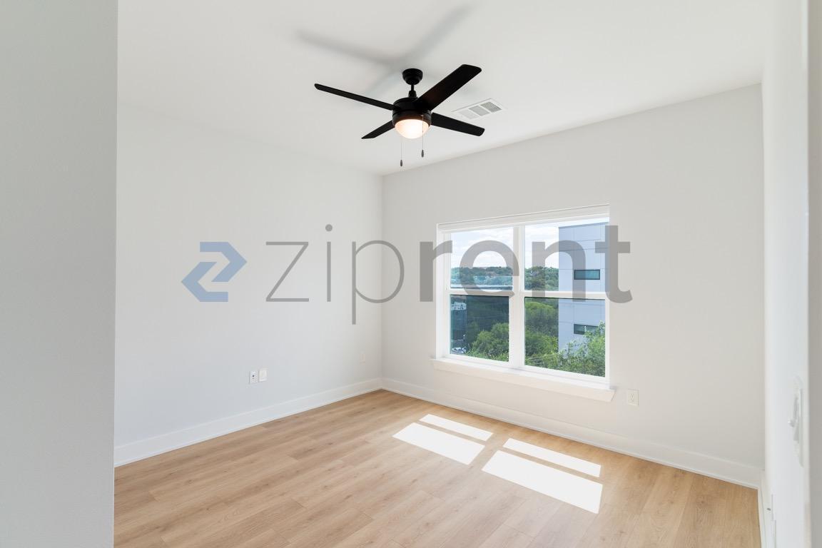 Building Photo - Unit 523