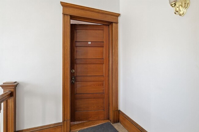 Building Photo - 44 Bardwell St