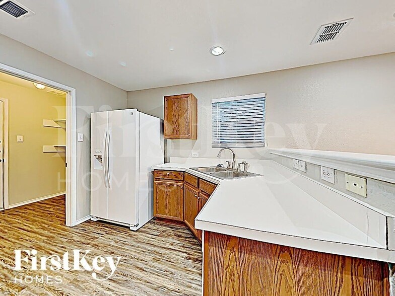 Building Photo - 6933 Meadow Way Ln