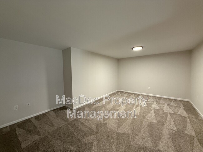 Building Photo - 14 Heatherbrook Ln