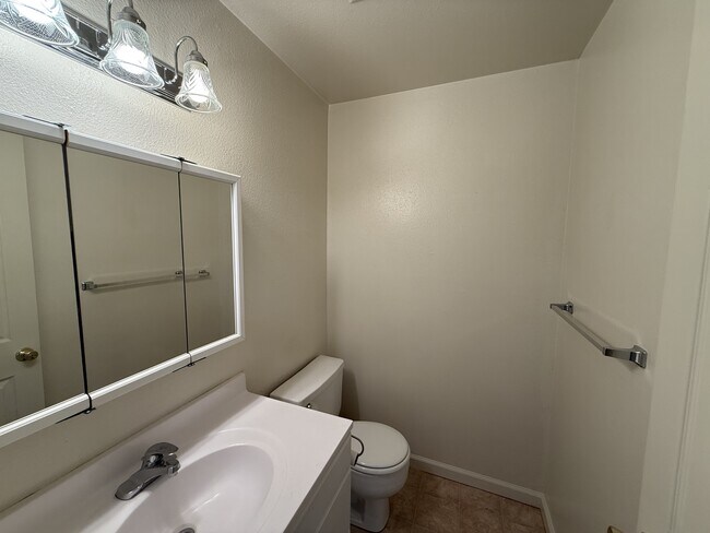 Building Photo - 1152 Neal Dow Ave