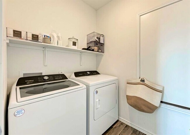 Building Photo - 112 Bennington Dr