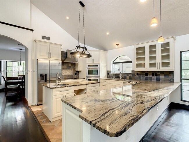 Building Photo - 2261 Mariner Cove