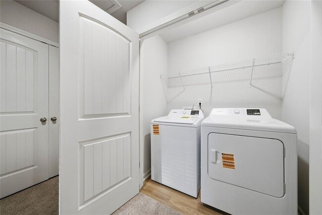 Building Photo - 5961 Skylar Dr