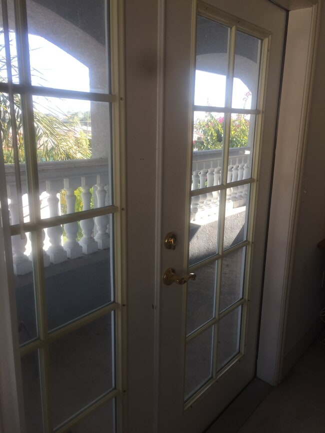 Building Photo - 326 S Euclid St