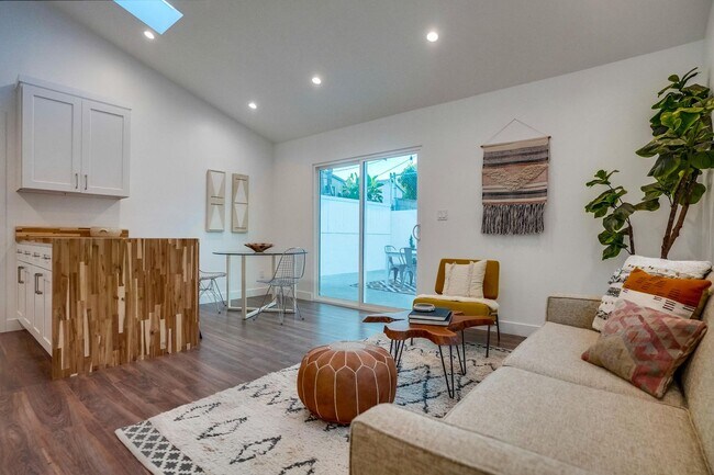 Building Photo - 5135 N Eagle Rock Blvd