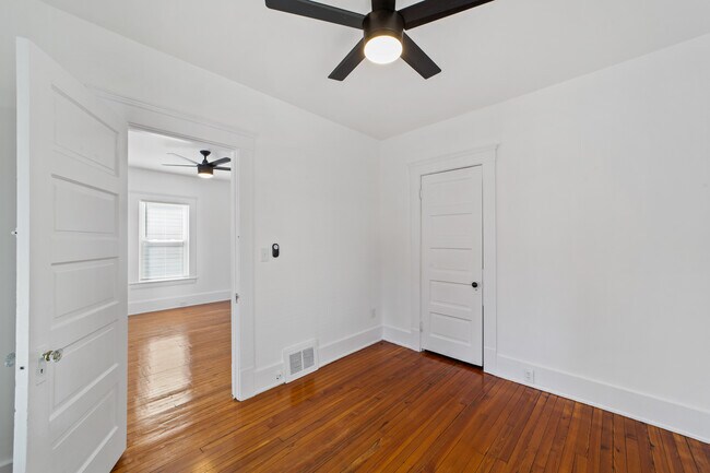 Building Photo - 1356 W 58th St