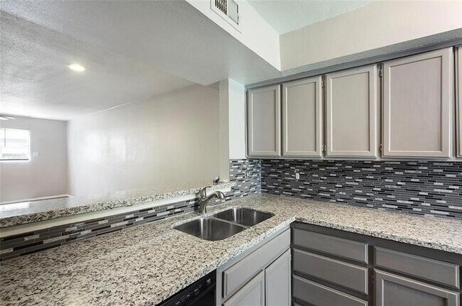 Building Photo - 8704 Victorian Village Dr