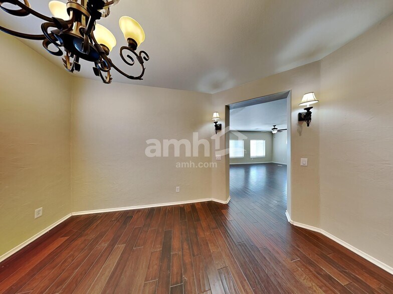 Building Photo - 2422 W Hunter Ct