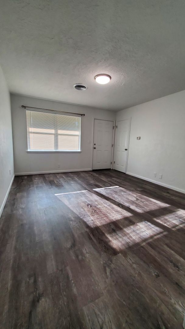 Building Photo - 2018 Cherokee Ln