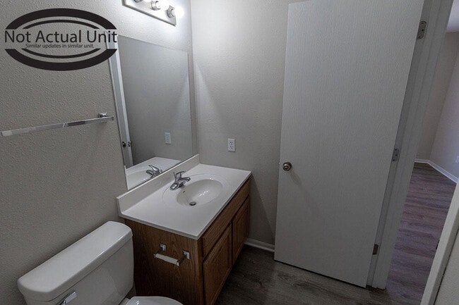 Building Photo - 5000 Derby Ridge Dr