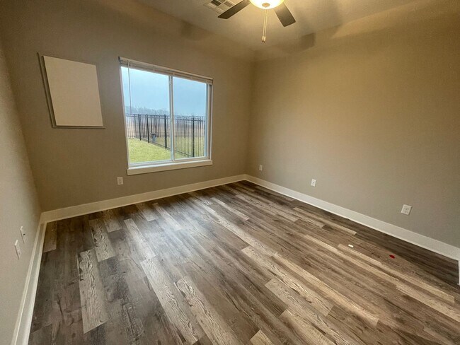 Building Photo - 16251/53 Ike Ct