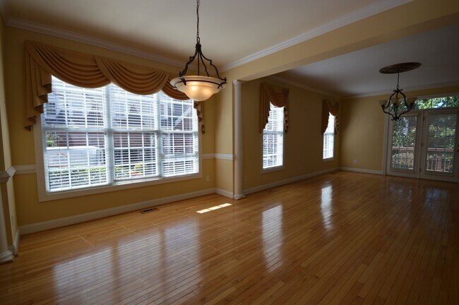 Building Photo - 114 Prestonian Pl