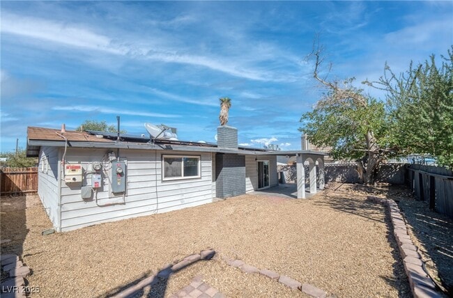 Building Photo - 2825 Kings Way