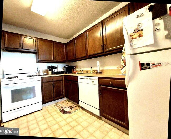 Building Photo - 5225 Pooks Hill Rd