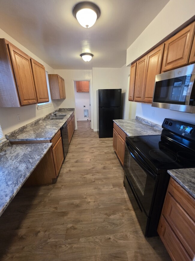 Building Photo - 545 N 25th St