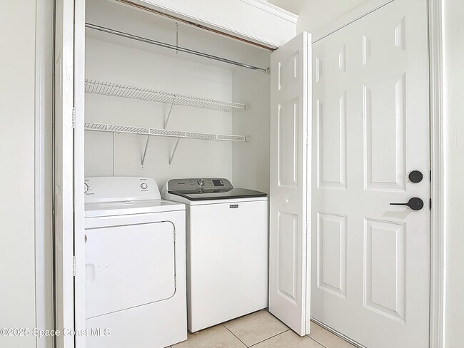 Building Photo - 1184 Athlone Way