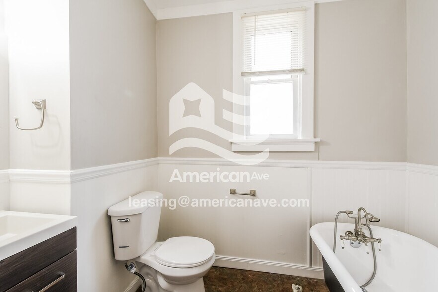 Building Photo - 4124 Schiller Pl