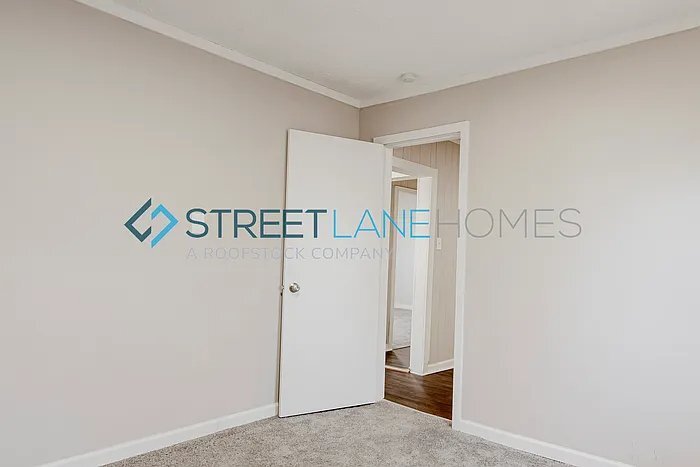 Building Photo - 723 3rd St