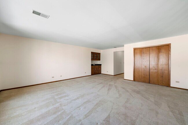 Building Photo - 8427 W Windsor Ave