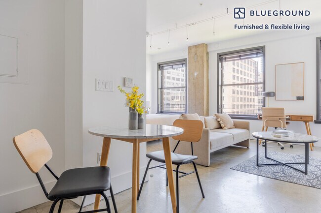 Building Photo - 810 S Spring St
