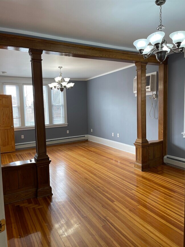 Building Photo - 522 37th St
