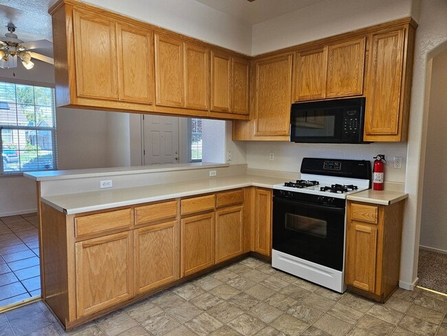 Building Photo - 3 bedroom single story in Manteca!