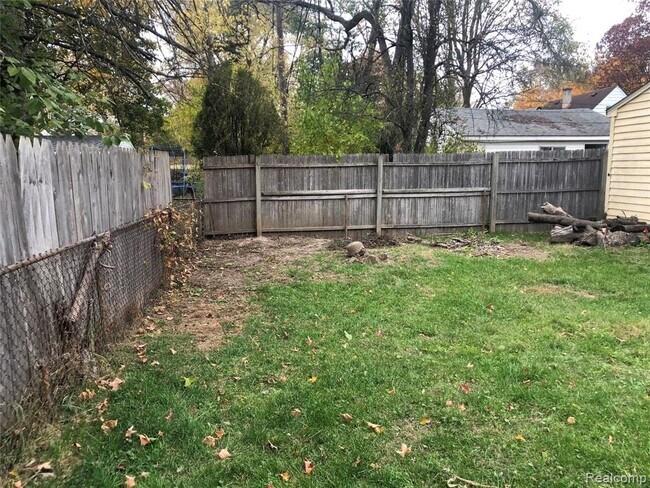 Building Photo - 18633 Negaunee