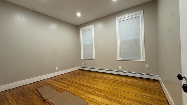 Building Photo - 62 River St