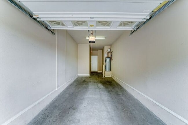 Building Photo - READY TO VIEW NOW! Beautiful Townhome in Great Location