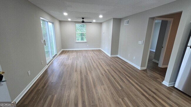 Building Photo - 3025 Mangum Dr