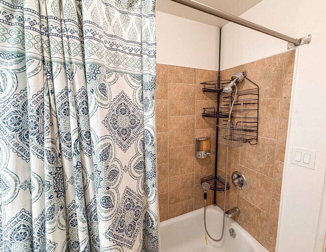 Building Photo - 16018 Windsor Dr