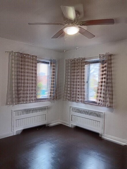 Building Photo - 4525 Roth Ave