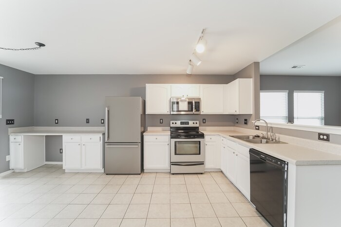 Building Photo - 12825 Old Iron Ln