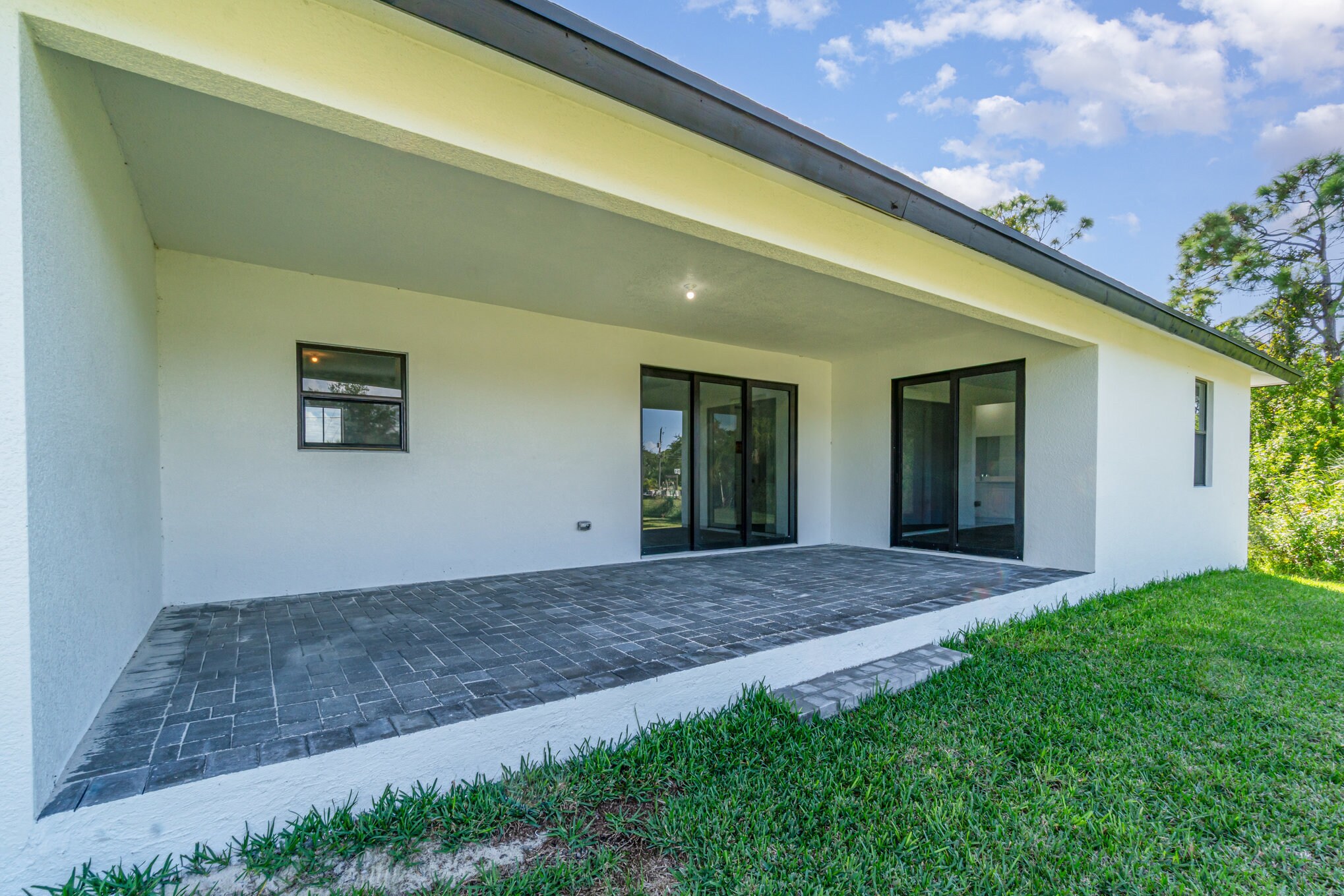 Building Photo - 15633 Lakeland Cir