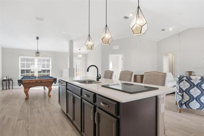 Building Photo - 8 Creek Ct