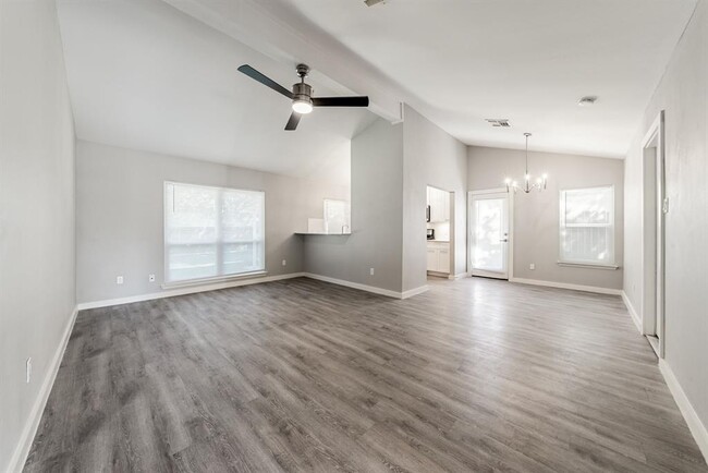 Building Photo - 10429 Firethorn Ln