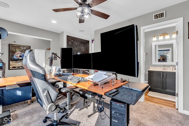 Building Photo - 315 Steeples Blvd