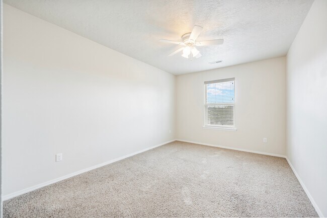 Building Photo - 1860 E Adelaide Dr