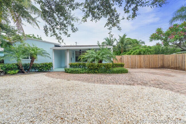 Building Photo - 1601 S Palmway