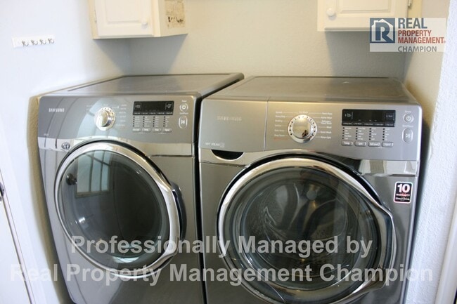 Building Photo - Charming Home in Quiet Neighborhood Near Monkey Junction