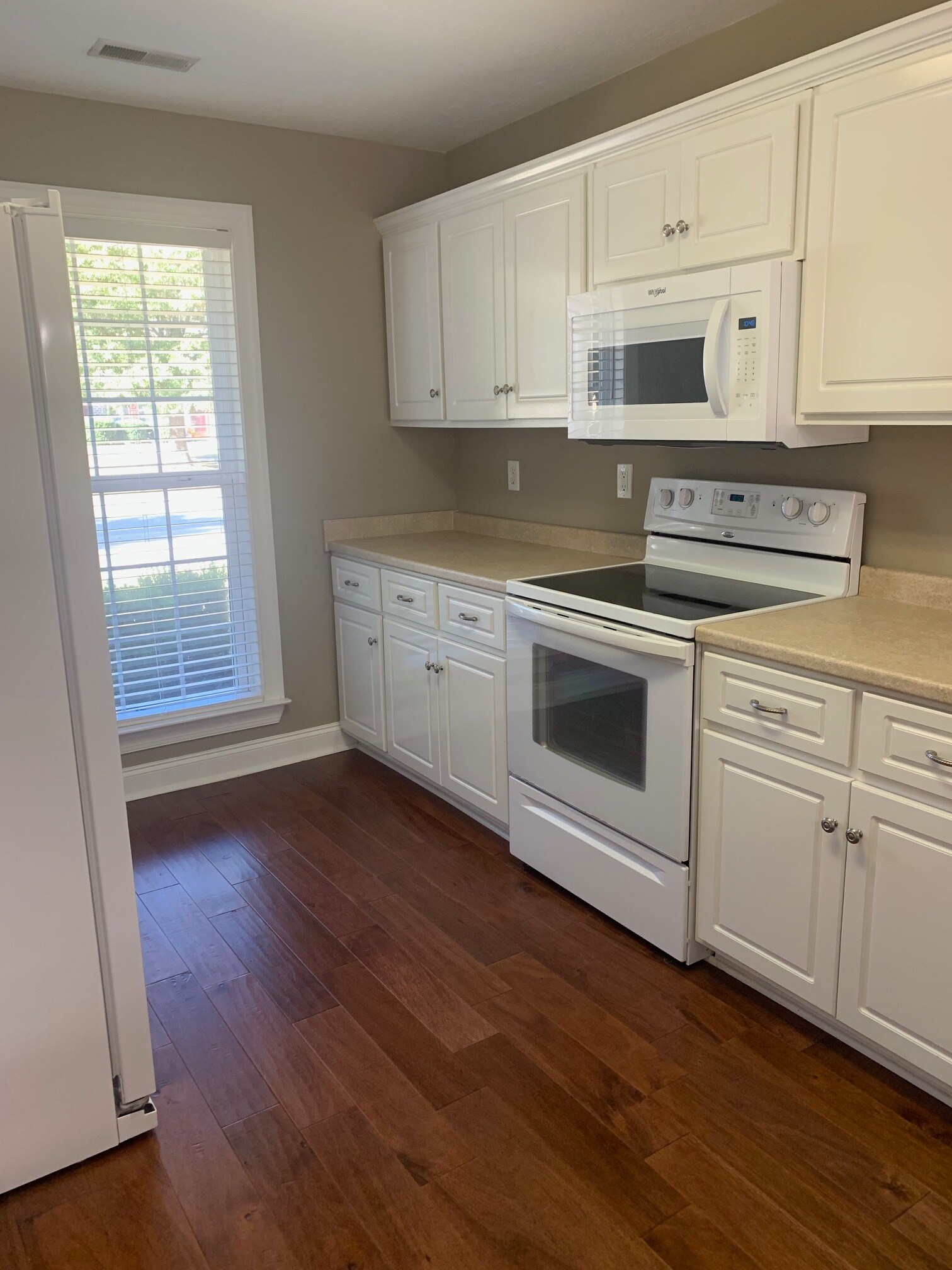 Kitchen - 154 Orchard Way