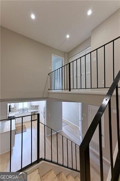 Building Photo - 2179 Surrey Ct