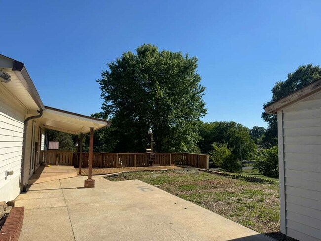Building Photo - 4221 Valley Cir