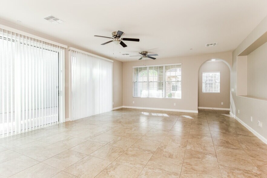 Building Photo - 29082 N 124th Ln